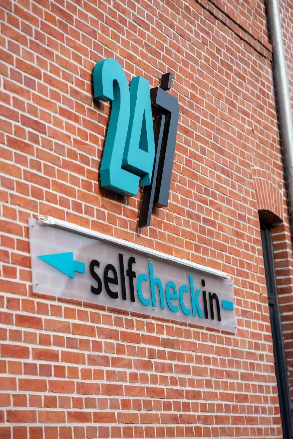 24/7 Selfcheckin Hotel Leer Exterior foto